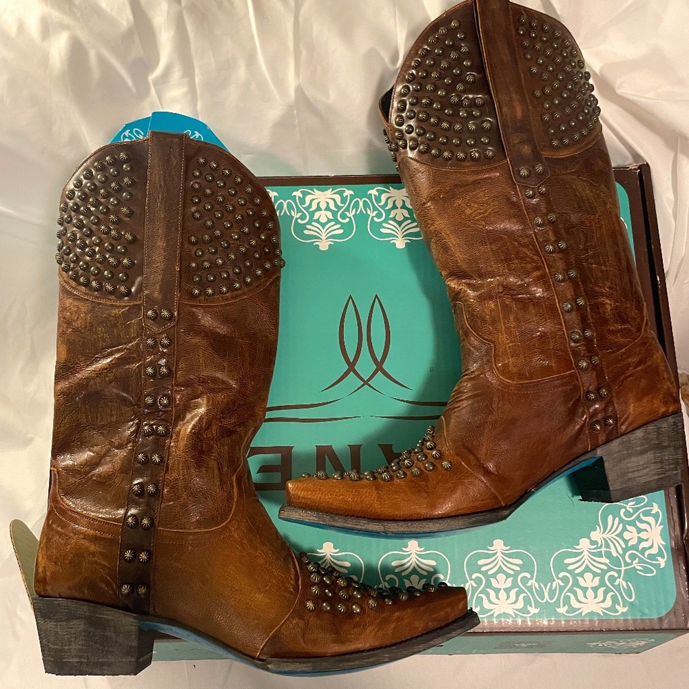 LANE LB0201A ROCK ON Western Boots (never worn) Size 10. Turquoise Sole.